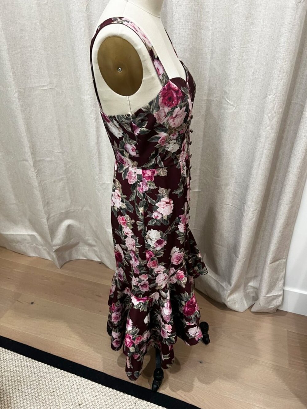 FAME + PARTNERS Floral Midi Dress With Ruffle Hem & Button Detail Sz 8 Burgundy - Picture 7 of 10